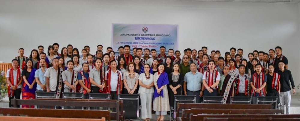 LKM celebrated its foundation day and also conferred the Lt L Pangersowa Trust Award for Academic Excellence at Chuchuyimlang Town Baptist Church jubilee memorial hall on June 21.